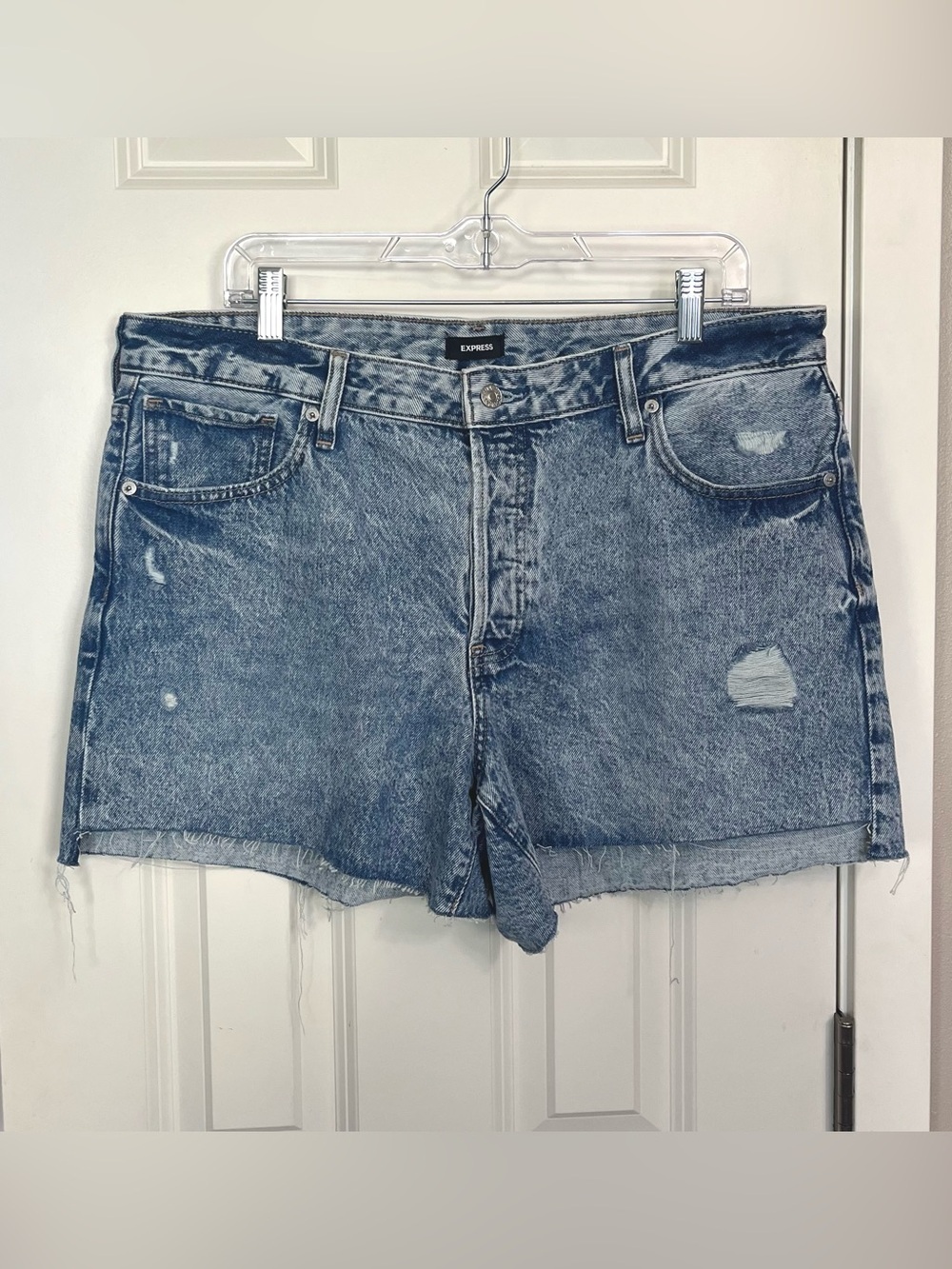 Express Boyfriend Mid Rise Cut-Off Shorts NWOT
